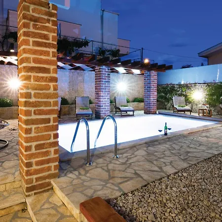 Vikendica Beach Front Home In Novigrad With Sauna *