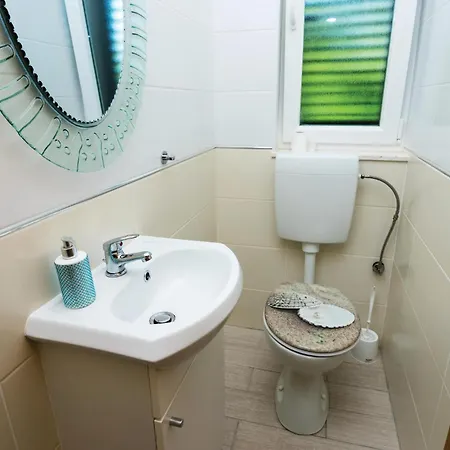 Vikendica Beach Front Home In Novigrad With Sauna