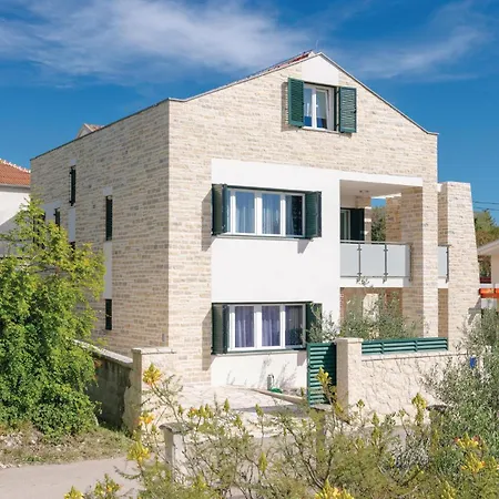 Дом отдыха Amazing Home In Novigrad With Sauna *