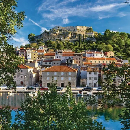 Дом отдыха Amazing Home In Novigrad With Sauna *