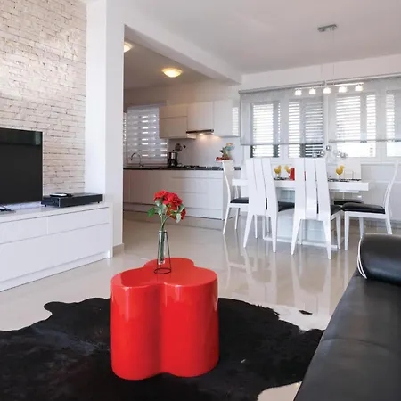 Vikendica Beach Front Home In Novigrad With Sauna *