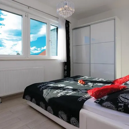 Vikendica Beach Front Home In Novigrad With Sauna Novigrad (Dalmatia)