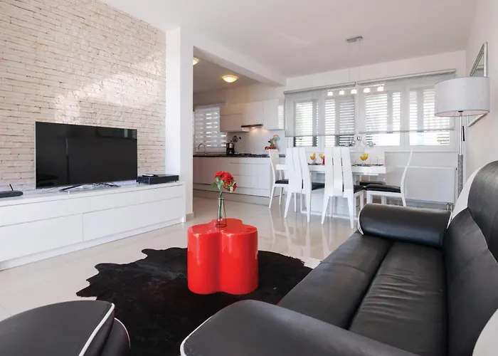 Amazing Home In Novigrad With Sauna