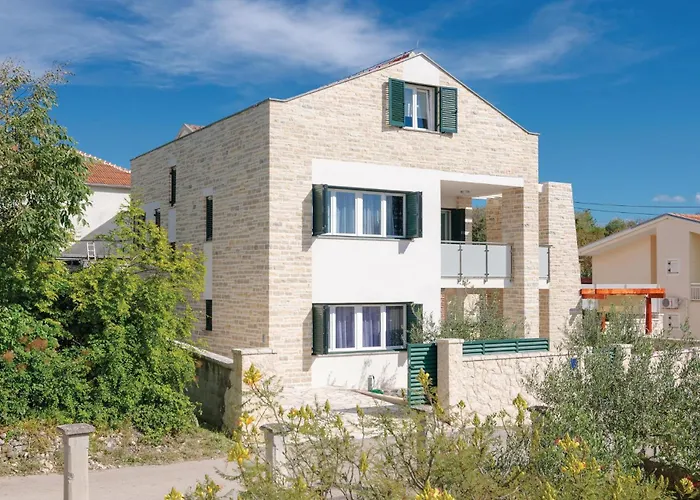 Дом отдыха Amazing Home In Novigrad With Sauna *