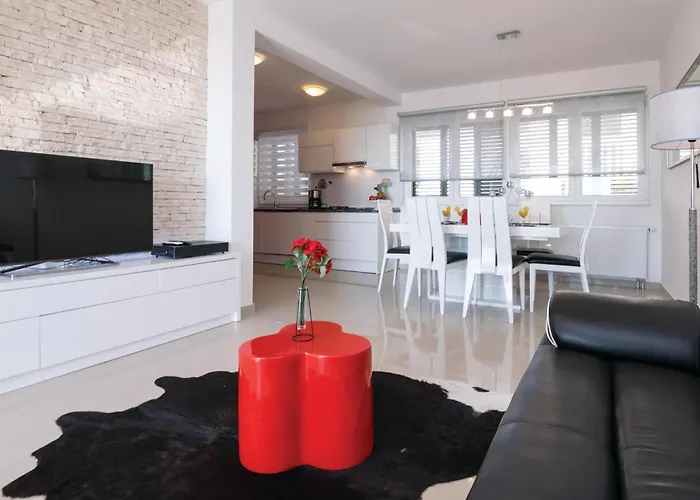 Дом отдыха Amazing Home In Novigrad With Sauna *