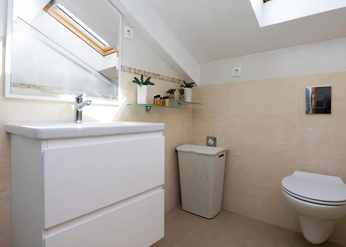 Amazing Home In Novigrad With Sauna