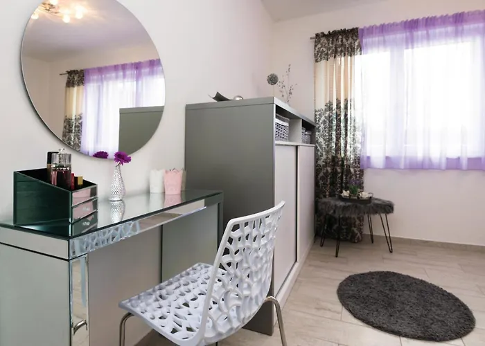 Дом отдыха Amazing Home In Novigrad With Sauna Новиград-Далмация