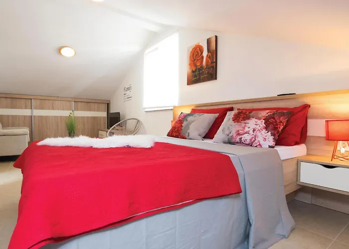 Amazing Home In Novigrad With Sauna Дом отдыха Новиград-Далмация