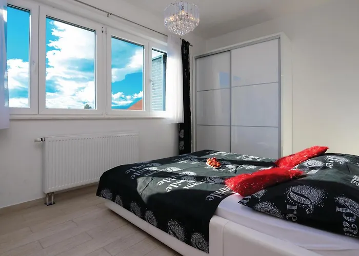 Дом отдыха Amazing Home In Novigrad With Sauna Новиград-Далмация