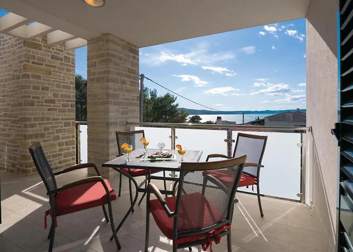 Amazing Home In Novigrad With Sauna Дом отдыха