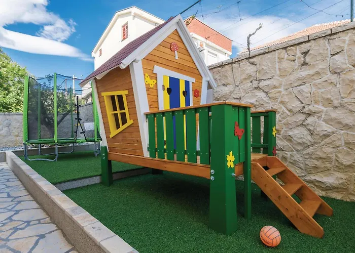 Amazing Home In Novigrad With Sauna *